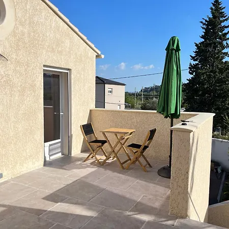 Terrasse Avec Vue Degagee 3km Avignon