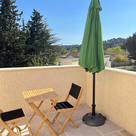 Holiday home Terrasse Avec Vue Degagee 3km Avignon Villeneuve-les-Avignon